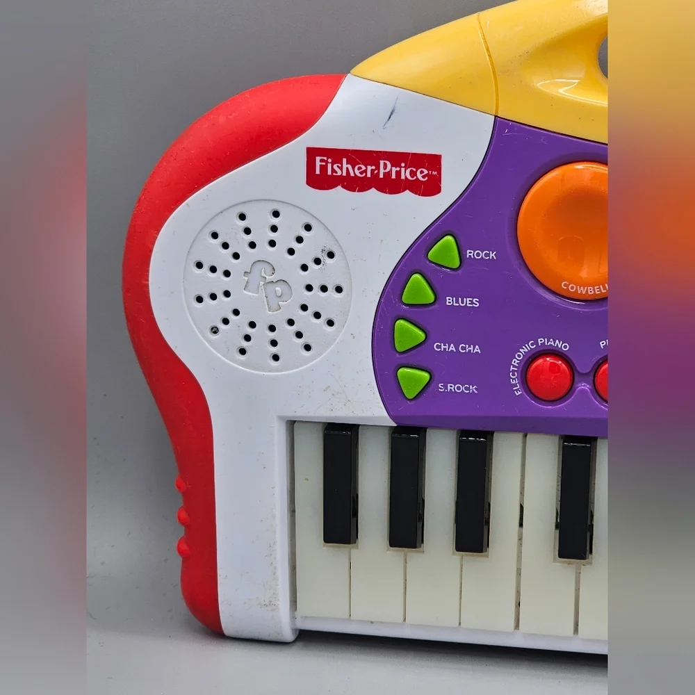 Fisher Price TEACHING KEYS Keyboard Model KFP1737 Music Lights 32 Keys Scratched